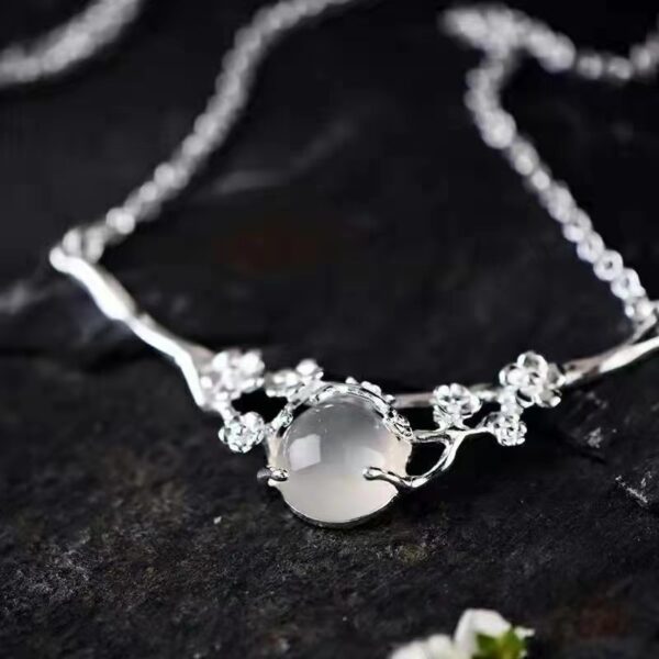 Plated 925 Inlaid Moonlight White Chalcedony Moon Shadow Necklace