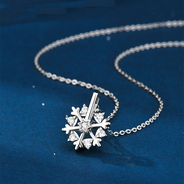 Women's silver necklace - Snowflake Model - lunaluminary