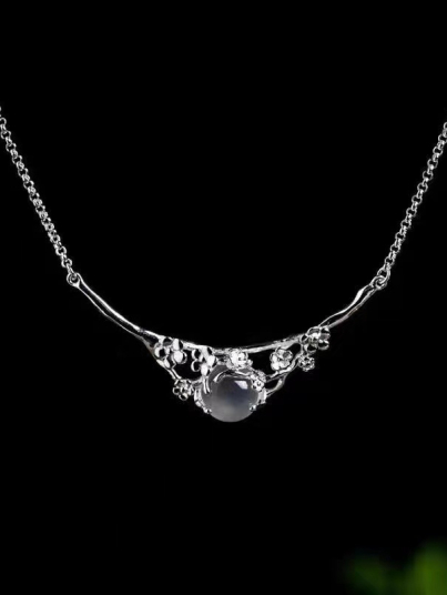 Plated 925 Inlaid Moonlight White Chalcedony Moon Shadow Necklace